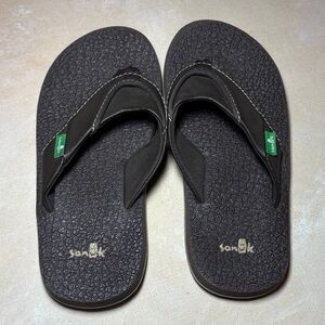 Sanuk Brown Flip Flops, Boys size 13, excellent condition